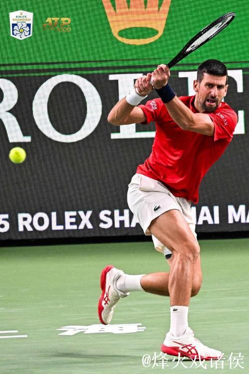 上海大师赛:德约科维奇鏖战三盘晋级八强 上海大师赛:德约科维奇鏖战三盘晋级八强